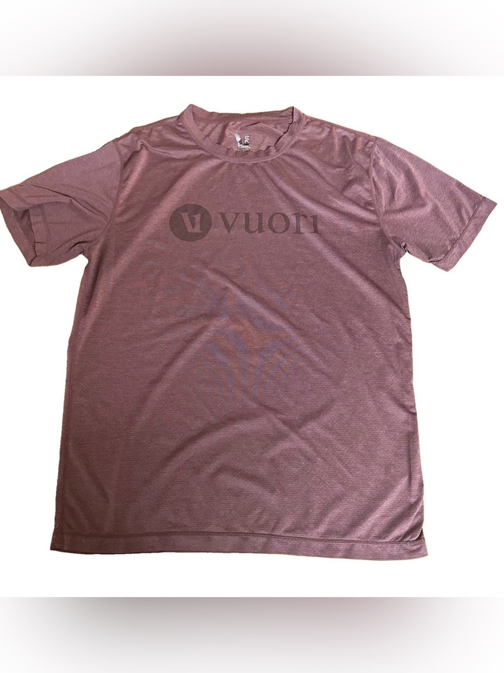 Vuori V1 Woodmark Logo Men’s Tshirt Sz Large Red Pink V901